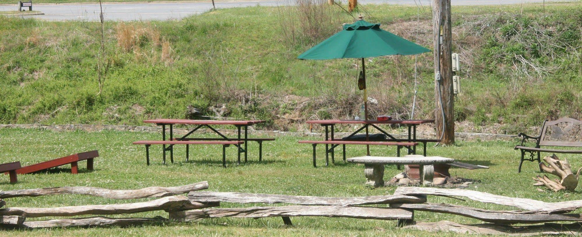 Qualla Cabins And Motel Cherokee Near Casino Whittier Exterior foto